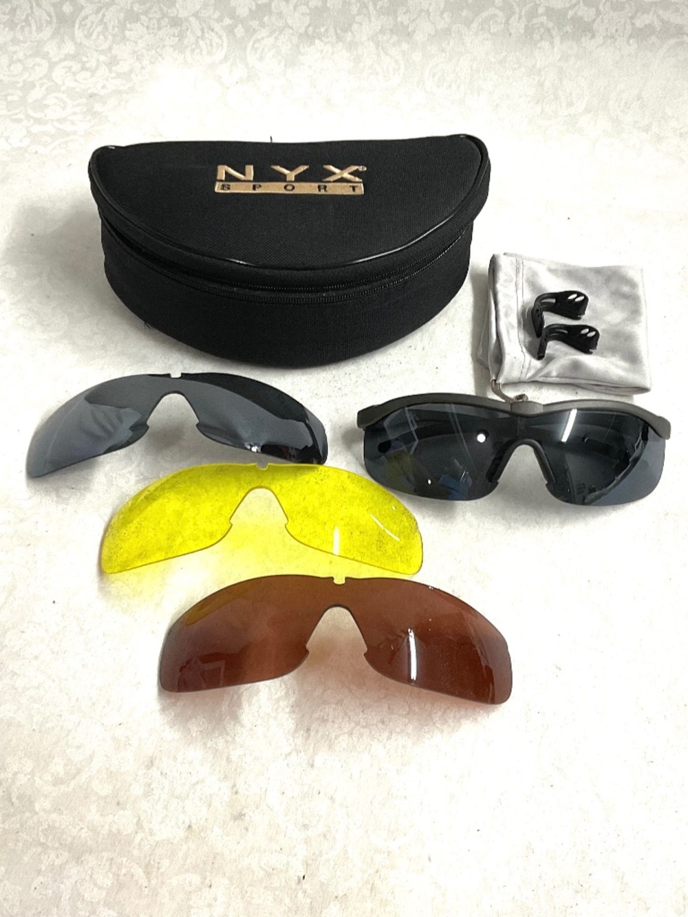 NYX SUNGLASSES & Case Black